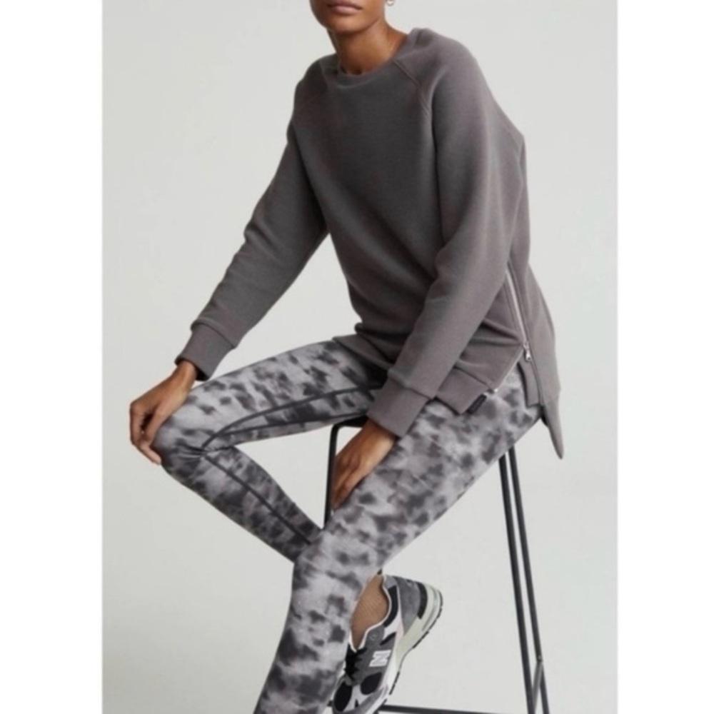 Varley. Manning Ribbed Side Zip Sweatshirt. Gray. size Medium.